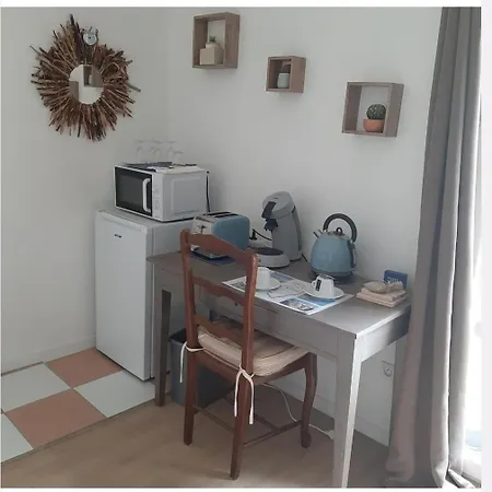 Cote Est Petit Dejeuner Bed & Breakfast *